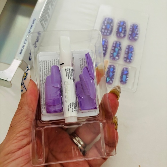 NEW Claire’s Bling Bling Rhinestone Press On Fake Nails Purple - Picture 2 of 4
